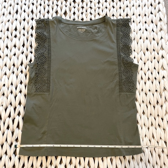 *SOLD* Banana Republic Top - Picture 4 of 5